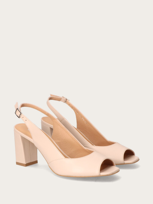  Beżowe sandały bez pięty