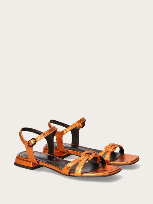  Pomarańczowe metaliczne sandały