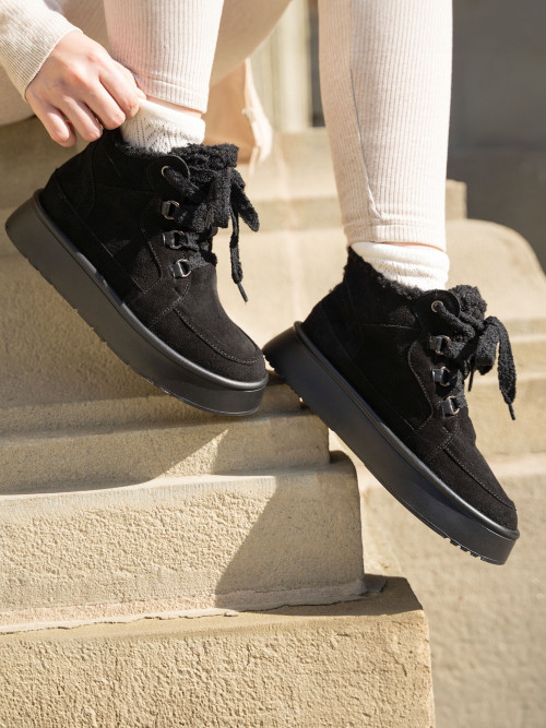  Czarne trzewiki na elastycznej podeszwie