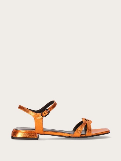 Pomarańczowe metaliczne sandały