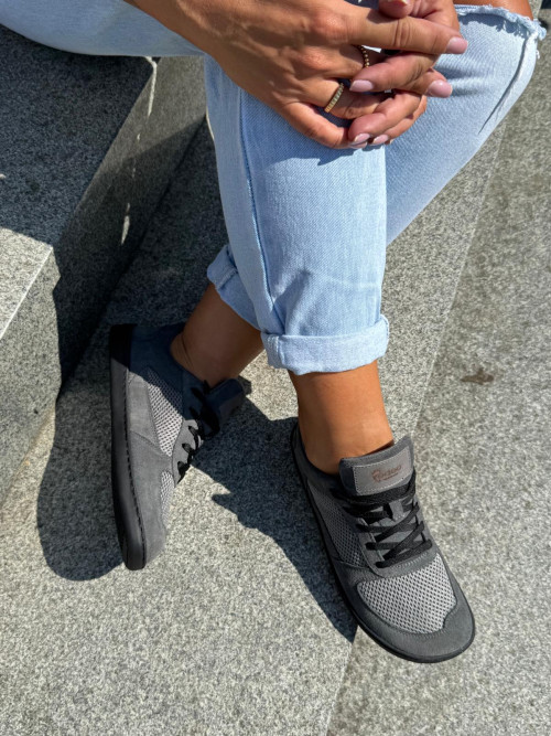Popielate buty barefoot z siatką